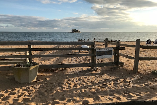 Una spiaggia nelle vicinanze, teli da spiaggia
