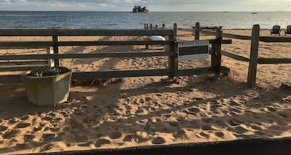 Hermosa casa de playa con acceso privado a la playa.