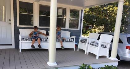 Kaunis ranta talo yksityinen pääsy rannalle.