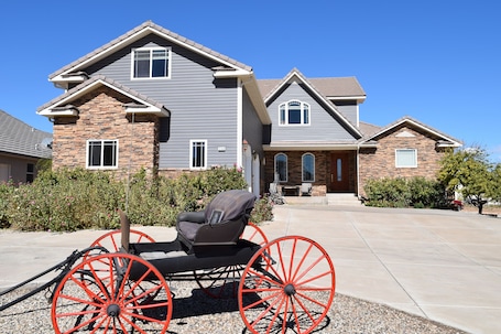 Exterior. Spacious and Beautiful Private Room located only 30 minutes from Zion!