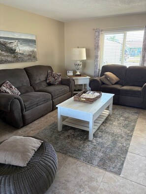 Smart-TV, bøker og printere