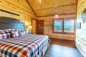 6 soverom, strykejern/-brett, wi-fi (inkludert) og sengetøy