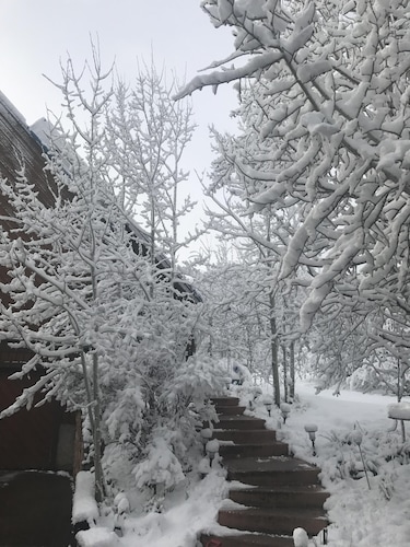 Charming 3 Bedroom family house with hot tub on 2 acres panoramic views