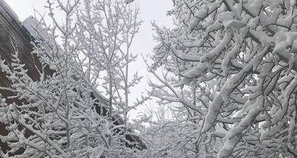 Charming 3 Bedroom family house with hot tub on 2 acres panoramic views