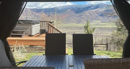 Charming 3 Bedroom family house with hot tub on 2 acres panoramic views