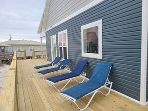Terrace/patio - BEACH FRONT GULF SIDE, huge decks and Ocean Views! Newly remodeled, like new! (Dauphin Island)