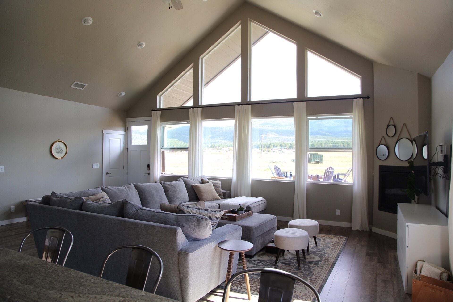 Smart TV, fireplace, video games, books