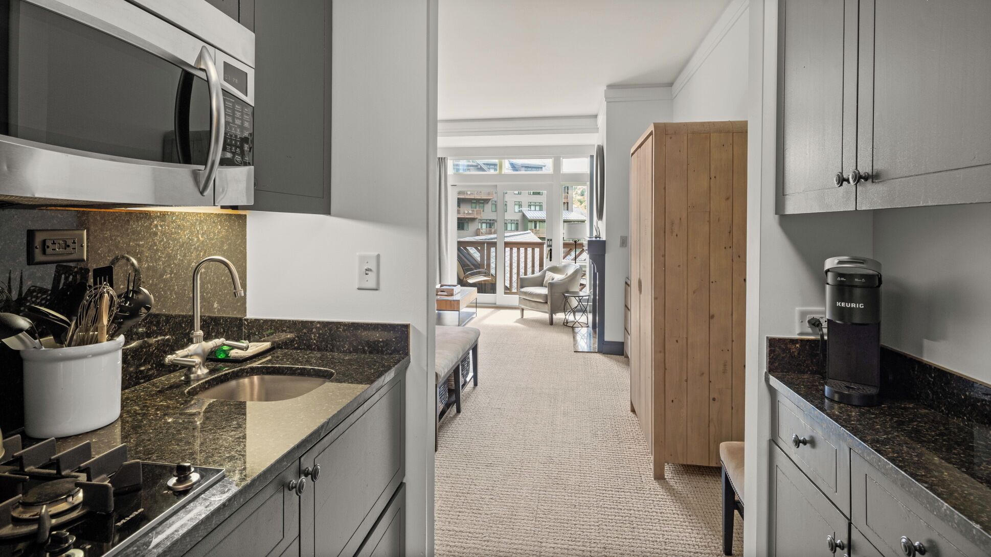 Fridge, microwave, stovetop, dishwasher