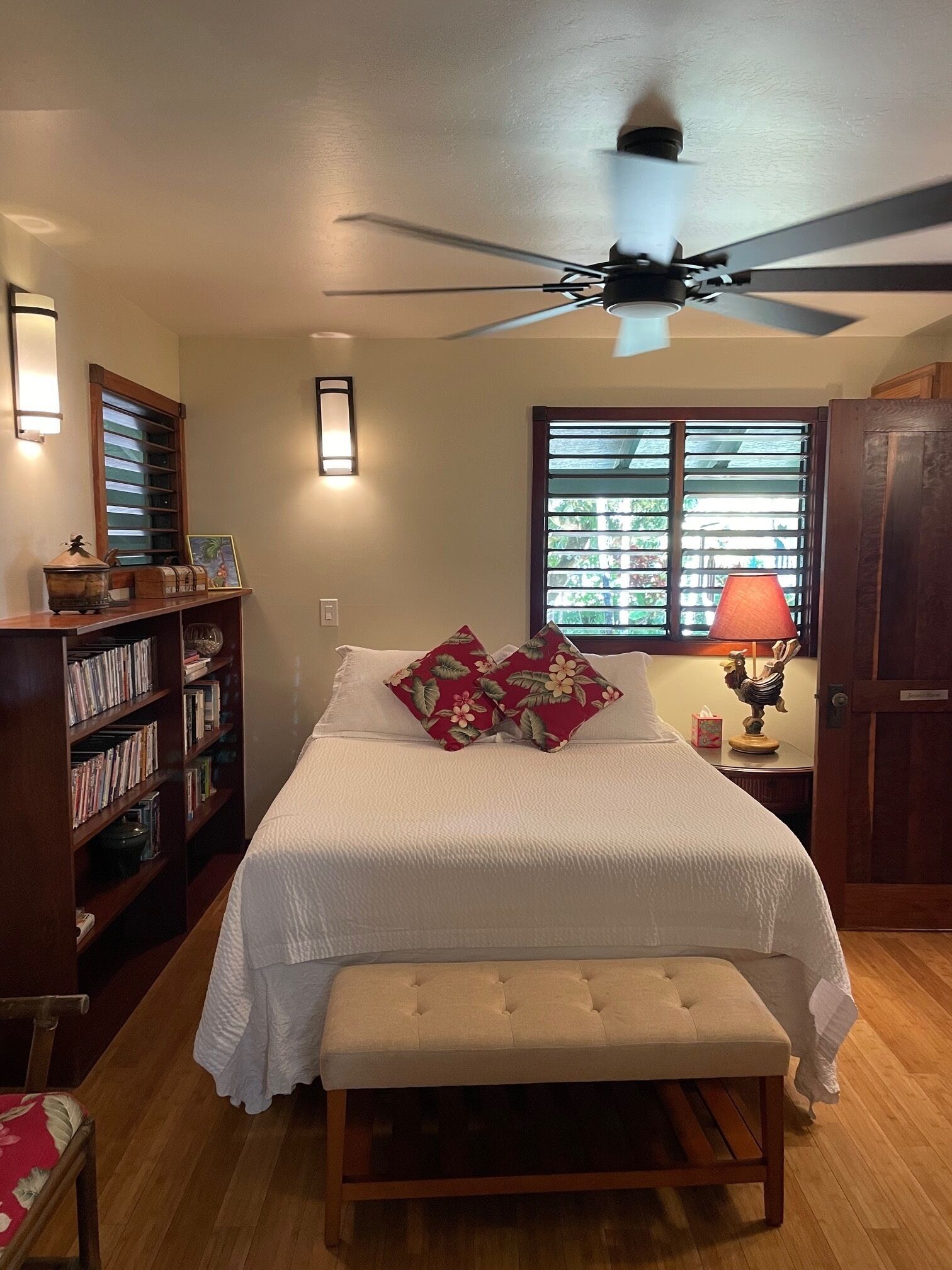 5 bedrooms, iron/ironing board, WiFi, bed sheets