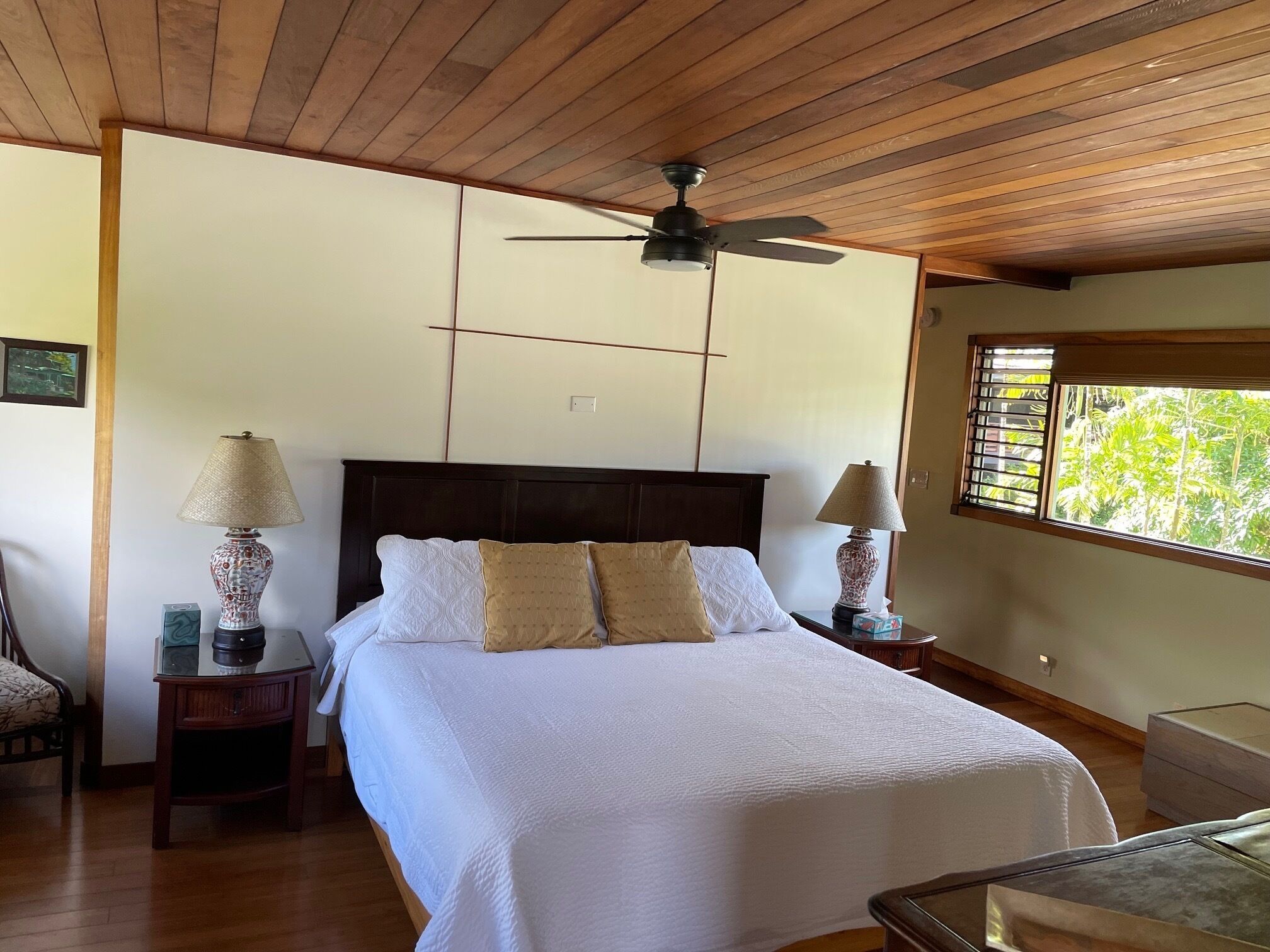 5 bedrooms, iron/ironing board, WiFi, bed sheets