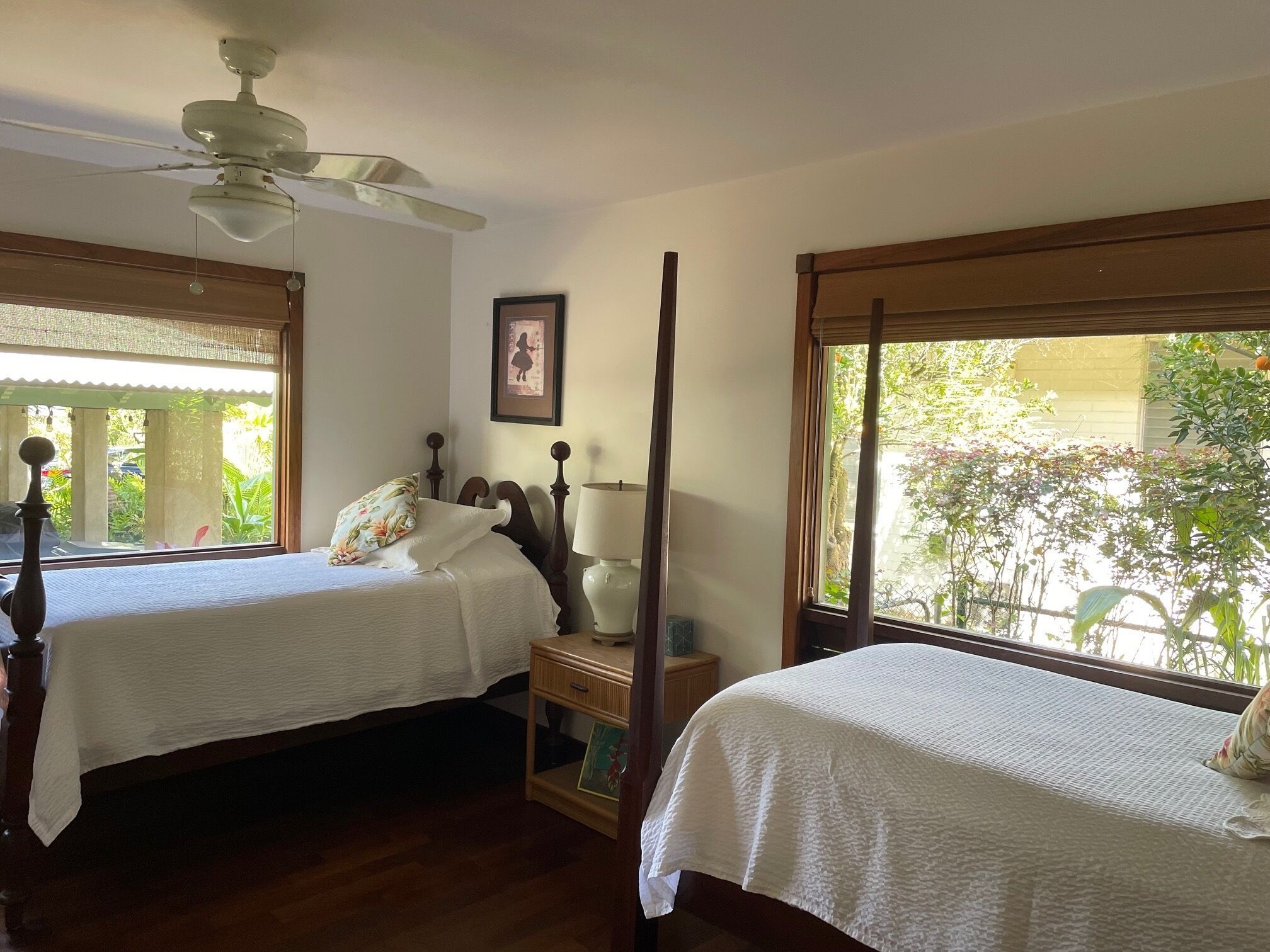 5 bedrooms, iron/ironing board, WiFi, bed sheets