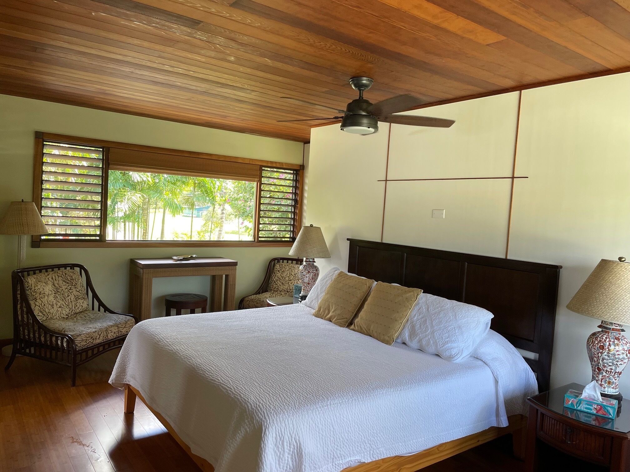 5 bedrooms, iron/ironing board, WiFi, bed sheets