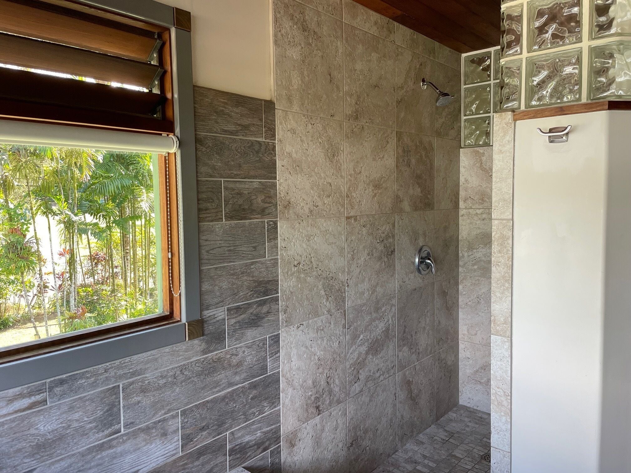 Combined shower/tub, hair dryer, towels, soap