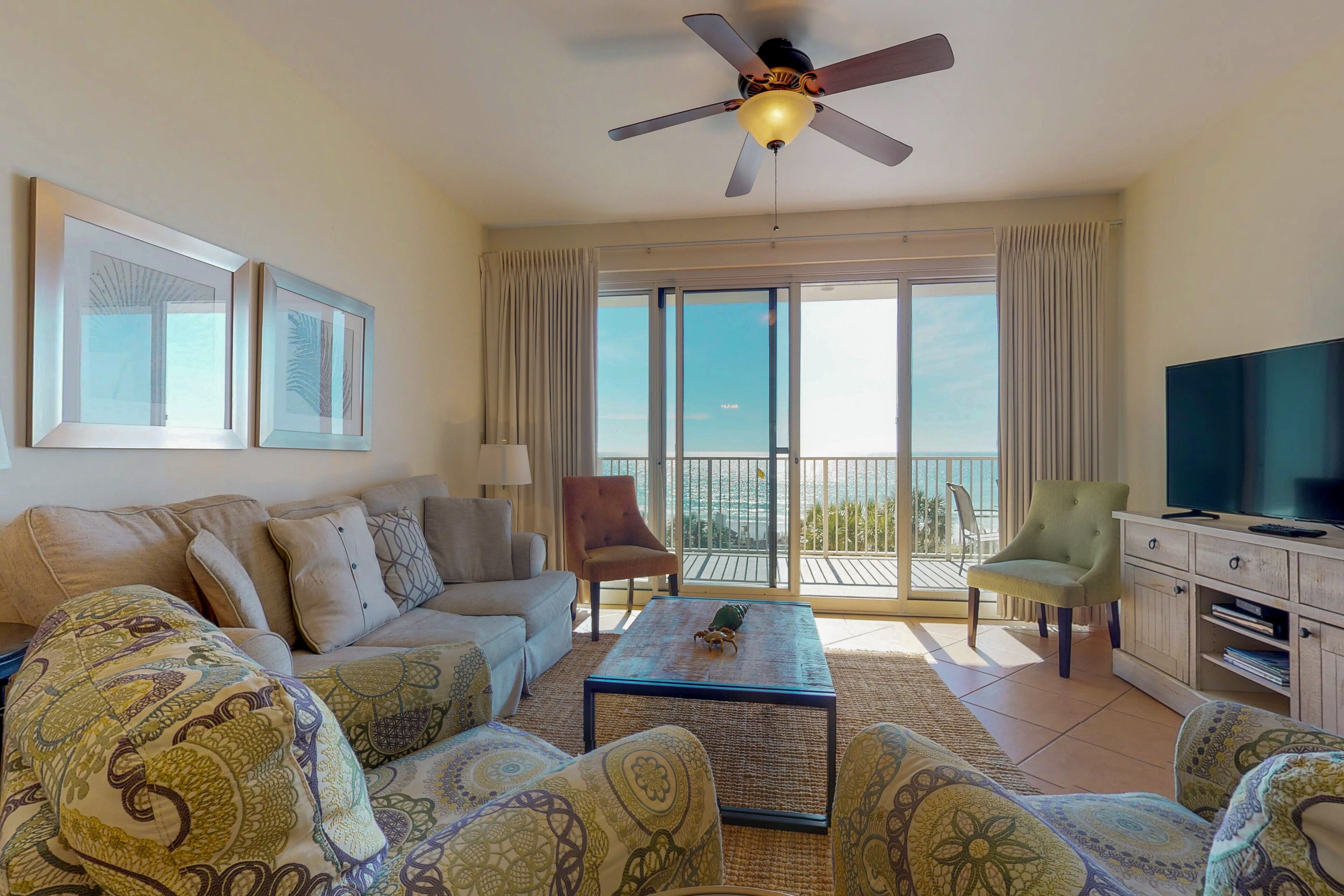 Gulf-facing condo with great view, balcony, & pools - near beach