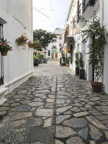 Newly Renovated Apartment in the center of Estepona!