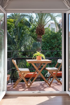 Outdoor dining - Newly Renovated Apartment in the center of Estepona! (Estepona)