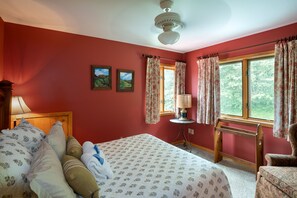 7 chambres, fer et planche à repasser, Wi-Fi, draps fournis
