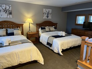 4 habitaciones, tabla de planchar con plancha y cuna de viaje 