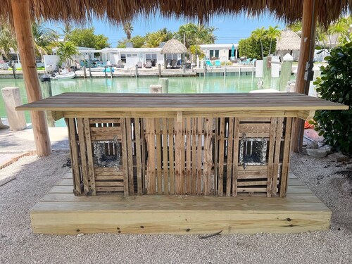 Canal side location with beach & pool club membership!