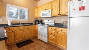 Fridge, microwave, oven, stovetop - Kanab Retreat Near Zion w/ Pool & Hot Tub (Kanab)