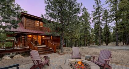 Luxury Log Cabin with Mountain Views on 2.5 Acres