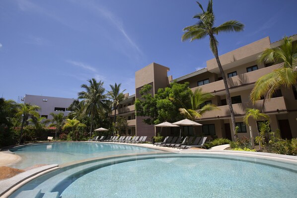 Outdoor pool, a heated pool