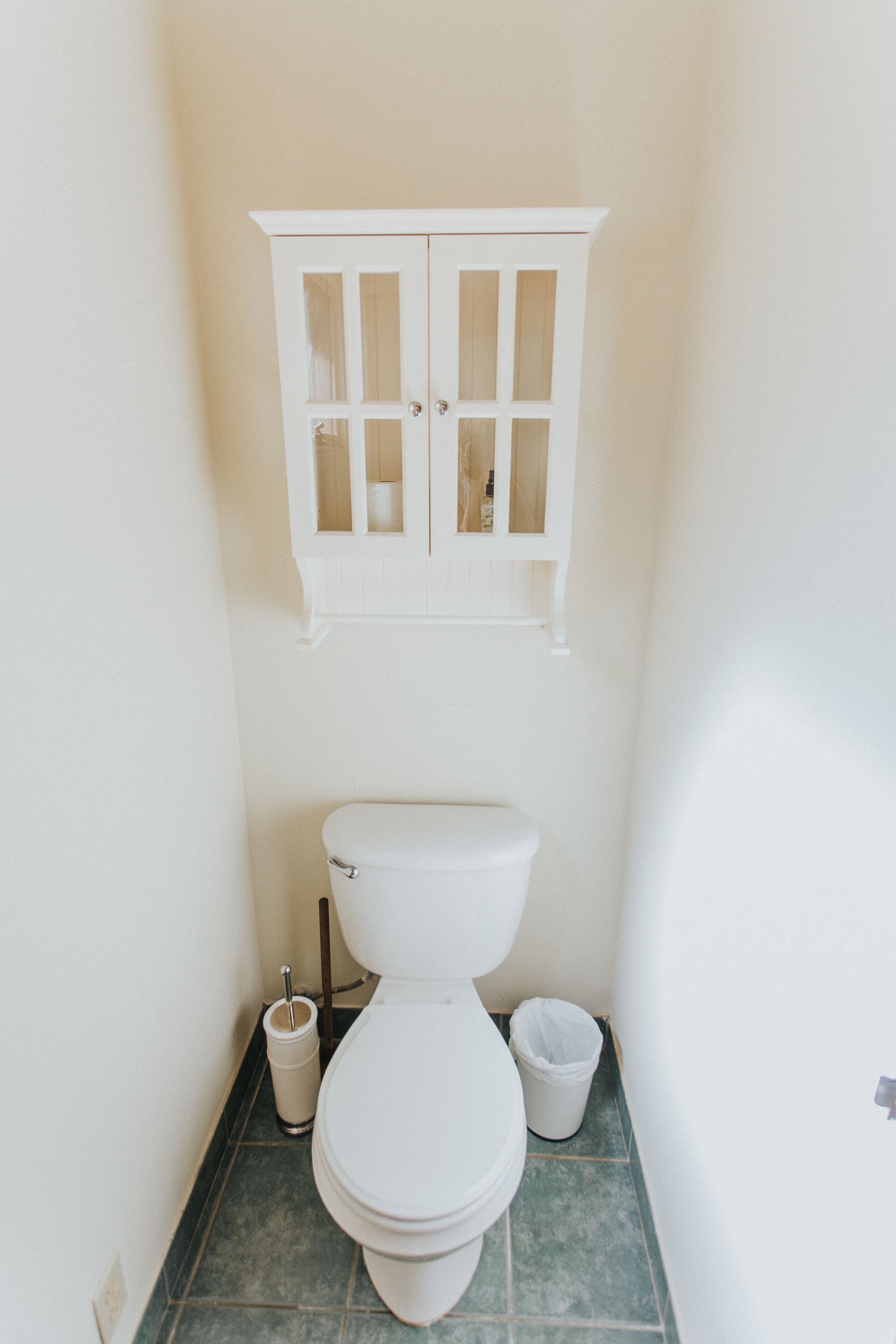 Combined shower/tub, hair dryer, towels, soap