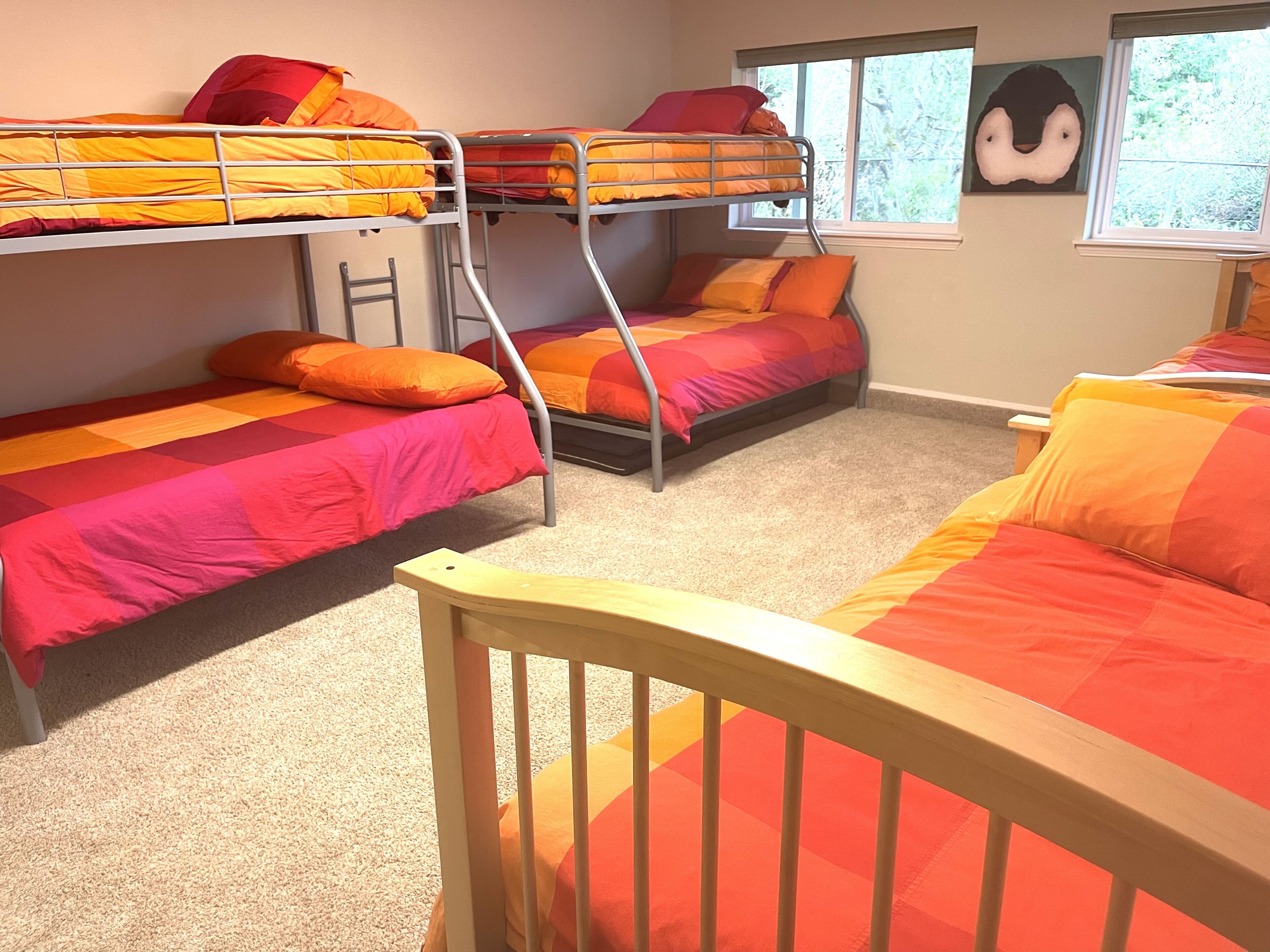 4 bedrooms, desk, iron/ironing board, free WiFi