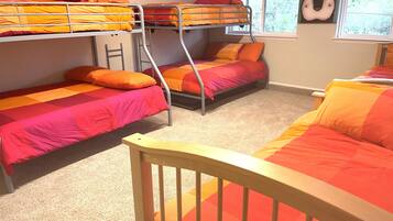 4 bedrooms, desk, iron/ironing board, free WiFi