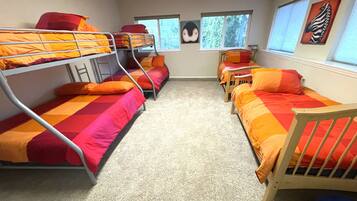 4 bedrooms, desk, iron/ironing board, free WiFi