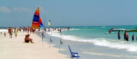 Chaise longue, serviettes de plage