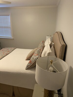 3 habitaciones, escritorio, tabla de planchar con plancha y wifi gratis