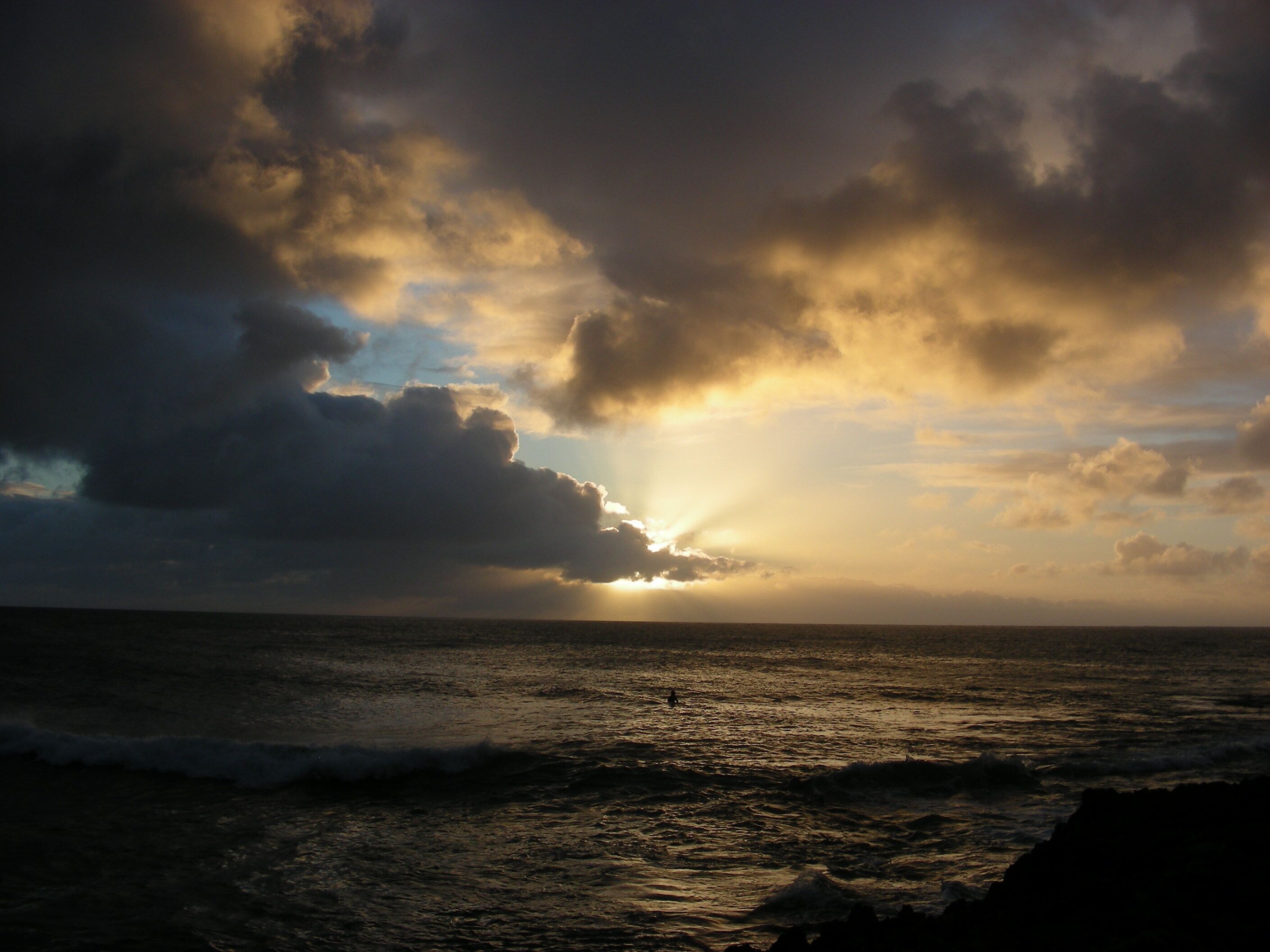 Beach nearby, sun loungers, beach towels