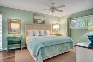 3 chambres, bureau, fer et planche à repasser, lit parapluie