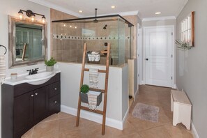 Shower, jetted tub, hair dryer, towels