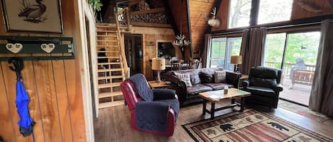 Smart-TV, Kamin, Musikbibliothek, Stereoanlage