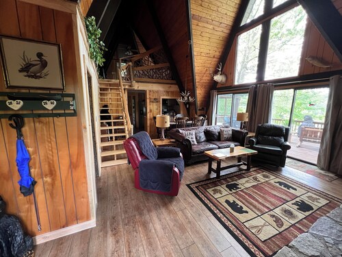 Lakefront Cabin with private Dock -  4 Kayaks - WiFi - Direct TV