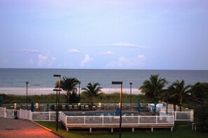 Property grounds - The Family Arcade, Lowest Rates@SUNSET VISTAS, 200+ 5★ Reviews (Treasure Island)