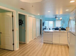 Interior - The Family Arcade, Lowest Rates@SUNSET VISTAS, 200+ 5★ Reviews (Treasure Island)