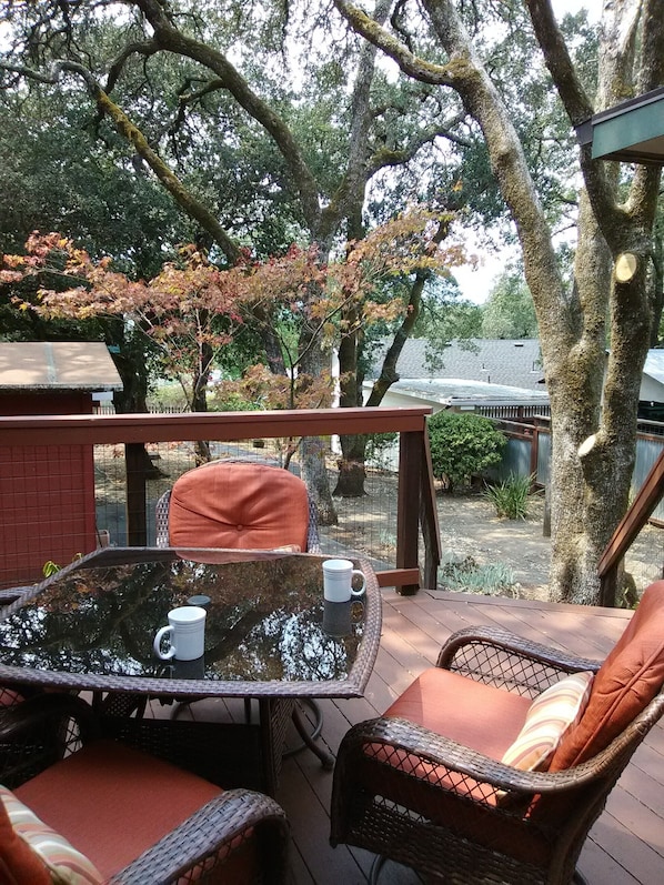 屋外ダイニングエリア