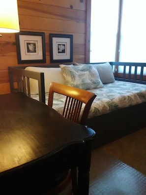 2 室のベッドルーム、アイロン / アイロン台、インターネット、ベッドシーツ