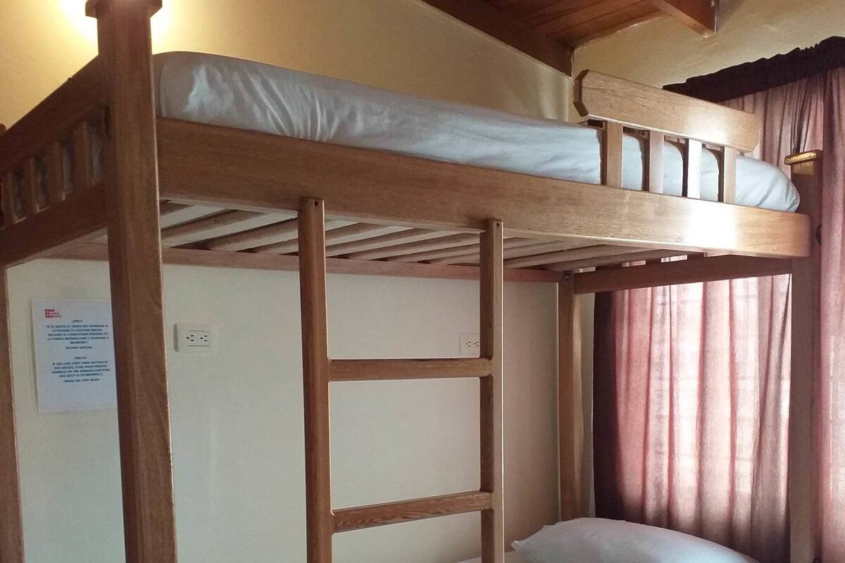 Shared Dormitory, Shared Bathroom (4 people)
