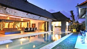 Ferienhaus, Mehrere Betten (Modern Family Villa) | Außenpool