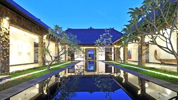 Maison, plusieurs lits (Modern Family Villa) | Piscine extérieure | Piscine extérieure, couloir de nage