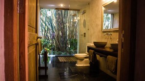 House, Multiple Beds (Luxury Central Seminyak) | Bathroom