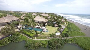 Talo, useita sänkyjä (Luxury Beachfront Canggu) | Ilmakuva