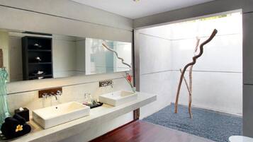 Rumah, Beberapa Tempat Tidur (Canggu Valentine) | Wastafel kamar mandi