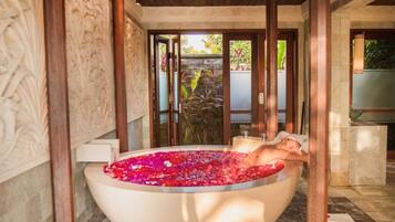 Pandawa Villa | Kamar mandi | Shower, perlengkapan mandi gratis, pengering rambut, dan sandal