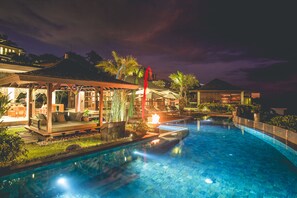 Kolam renang outdoor