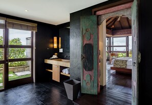 Santai Villa | Bathroom